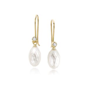 Oorbellen met witte parel gefaceteerd aan gouden oorhaken