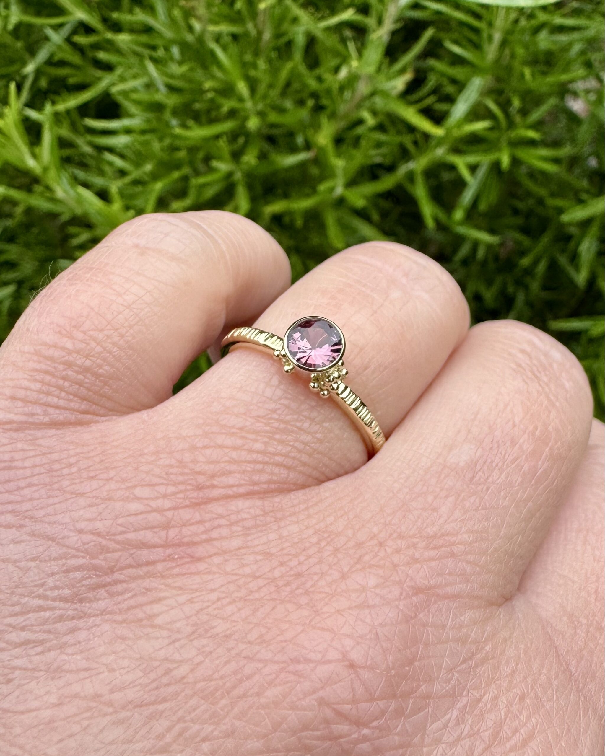 Elevance - Pink Sapphire - Image 2